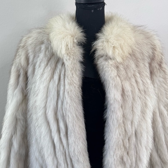 Vtg Saga Fox Women’s Fur Coat Silver Fox Long Sleeve Sz M Old Money - Picture 5 of 11